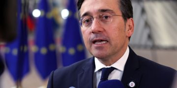 Albares denuncia ante la UE la desinformación sobre Ceuta y exige «la misma solidaridad» para la frontera sur