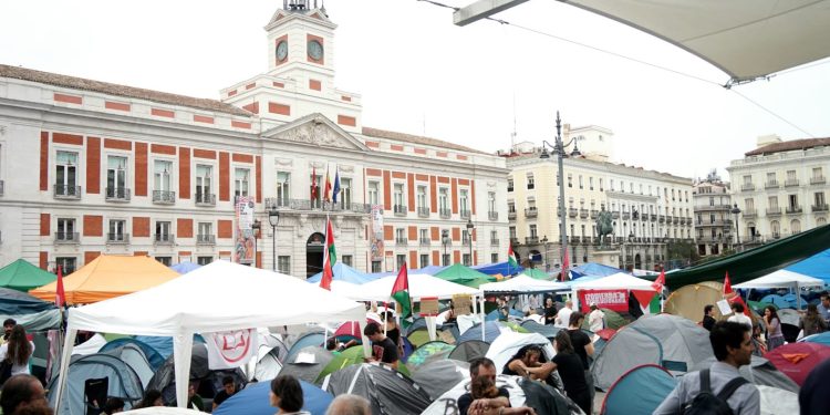 Fernando de los Santos: el vicedecano de Derecho y nieto de un exministro de Suárez que ejerce como portavoz en Sol