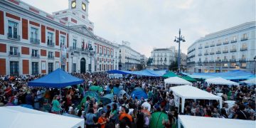 JUPOL critica la permanencia del asentamiento ilegal en la Puerta del Sol y señala al delegado del Gobierno en Madrid