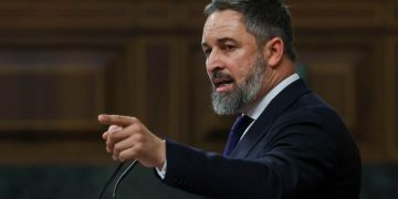 Abascal carga contra el Gobierno por las riadas y acusa a Sánchez de bloquear infraestructuras para evitar inundaciones