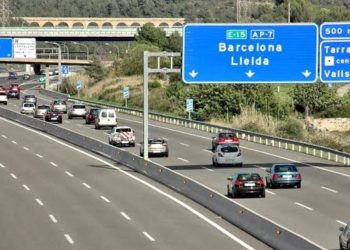 La DGT comienza a probar los límites de velocidad variables en la AP-7 y la AP-2 con radares capaces de rebajar los 120 km/h