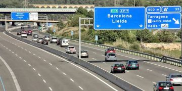 La DGT comienza a probar los límites de velocidad variables en la AP-7 y la AP-2 con radares capaces de rebajar los 120 km/h