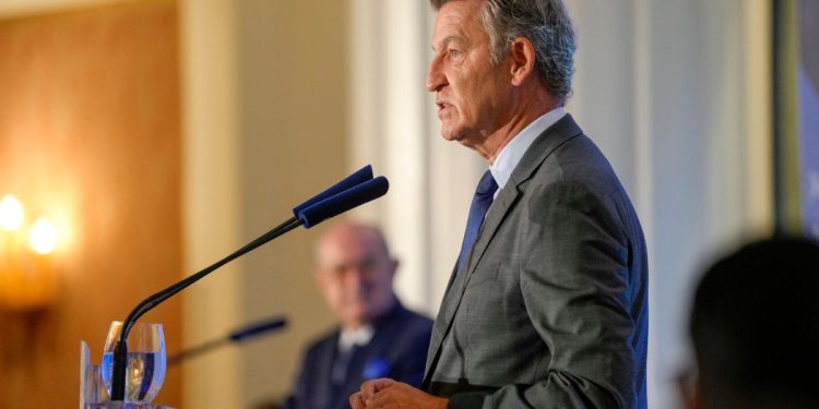 Feijóo anuncia el voto en contra del PP a los decretos de vivienda al calificarlos de «trampa» e «incompatibles»