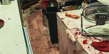 Un miembro de los Latin King acuchilla a su pareja en un bar de Madrid en presencia de su hija pequeña