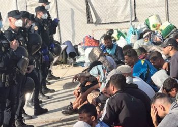 La saturación de los asentamientos en Ceuta deriva en un motín y un apuñalamiento fuera de la Hípica