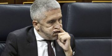 La dimisión en Ceuta deja a Marlaska «en cueros» y sitúa a Interior en el centro de la causa penal