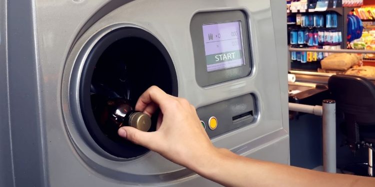 España implantará un sistema de devolución de envases con un depósito de diez céntimos a partir de noviembre de 2026