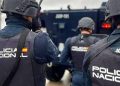 Cargas policiales en el puerto de Ceuta para contener una avalancha de migrantes