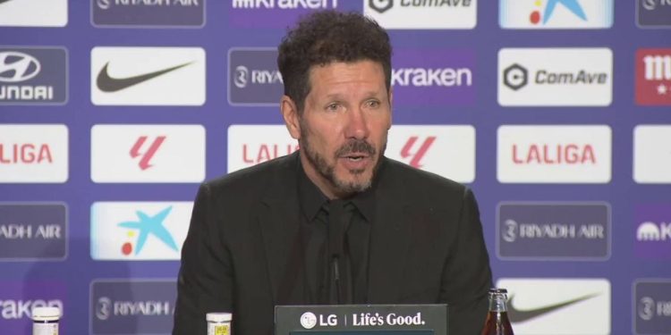 Diego Simeone destaca la figura de Julián Álvarez tras la derrota del Atlético de Madrid frente al Liverpool en Anfield