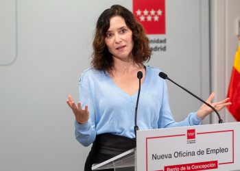 Ayuso arremete contra Sánchez y Zapatero en la presentación de las listas del PP y afirma que la vivienda a la izquierda «le importa una Mínguez»