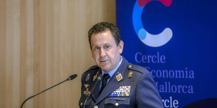 El teniente general Miguel Ivorra reconoce el rearme de Marruecos y advierte de que el veto de España a Israel afecta a la defensa