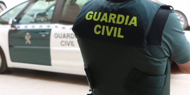 La Guardia Civil adquiere por 2,5 millones de euros un sistema avanzado para acceder de forma remota a móviles Android e iPhone