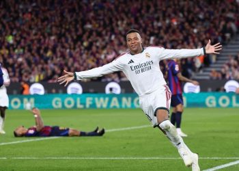 El Real Madrid se impone al FC Barcelona en el Camp Nou y aprieta la lucha por el título de LaLiga