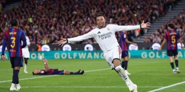 El Real Madrid se impone al FC Barcelona en el Camp Nou y aprieta la lucha por el título de LaLiga