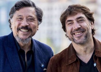 Carlos Bardem presenta su séptima novela, ‘Triángulo’, y se muestra convencido de que PP y Vox no llegarán al Gobierno