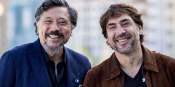 Carlos Bardem presenta su séptima novela, ‘Triángulo’, y se muestra convencido de que PP y Vox no llegarán al Gobierno