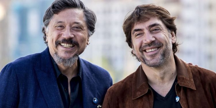 Carlos Bardem presenta su séptima novela, ‘Triángulo’, y se muestra convencido de que PP y Vox no llegarán al Gobierno