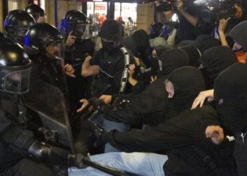 Los altercados tras la marcha por la vivienda en Barcelona se saldan con 13 detenidos y 30 mossos heridos