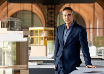 Polémica por el gasto de 2,4 millones de euros en eventos de la Casa de la Arquitectura impulsada por el número tres de Vivienda