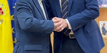 Juan Vivas recibe al periodista Tomás Roncero en Ceuta