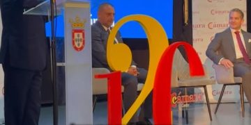 Juan Vivas entrega medalla de oro a Luhay Hamido en Ceuta