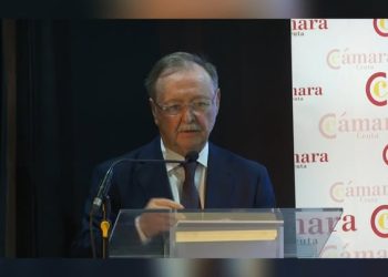 La AD Ceuta FC recibe la Medalla de Oro de la Cámara de Comercio