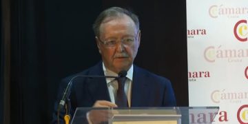 La AD Ceuta FC recibe la Medalla de Oro de la Cámara de Comercio