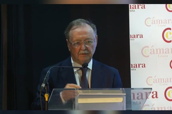 La AD Ceuta FC recibe la Medalla de Oro de la Cámara de Comercio