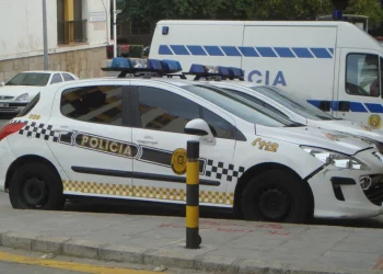 Un vecino de la barriada del Postigo ingresa en el hospital de Ceuta tras recibir tres puñaladas a las puertas de su vivienda
