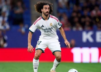 La afición del Santiago Bernabéu sale en defensa de Marc Cucurella ante los pitos de los seguidores del Leipzig