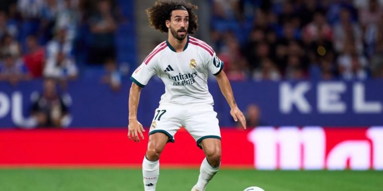 La afición del Santiago Bernabéu sale en defensa de Marc Cucurella ante los pitos de los seguidores del Leipzig