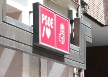 Detenidos dos jóvenes por un cartel alusivo al accidente de Urda en la sede del PSOE