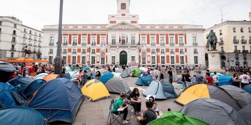 La Delegación del Gobierno rechaza disolver la acampada de Sol al advertir del riesgo de altercados y «peligro físico»