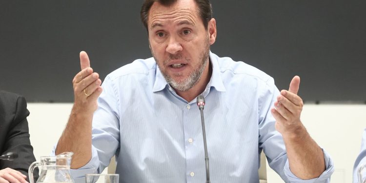 Cambios en la dirección de Adif generan críticas por falta de experiencia técnica