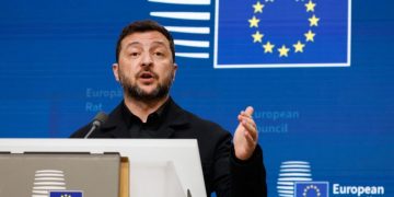Estados Unidos se distancia de Zelenski mientras Europa refuerza su apoyo a Ucrania