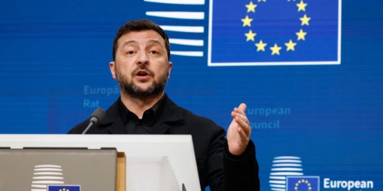 Estados Unidos se distancia de Zelenski mientras Europa refuerza su apoyo a Ucrania