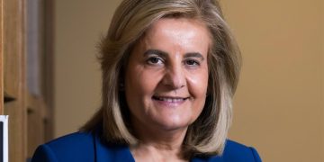 Fátima Báñez viajaba en uno de los trenes de alta velocidad accidentados y el PP confirma que no logra contactar con ella