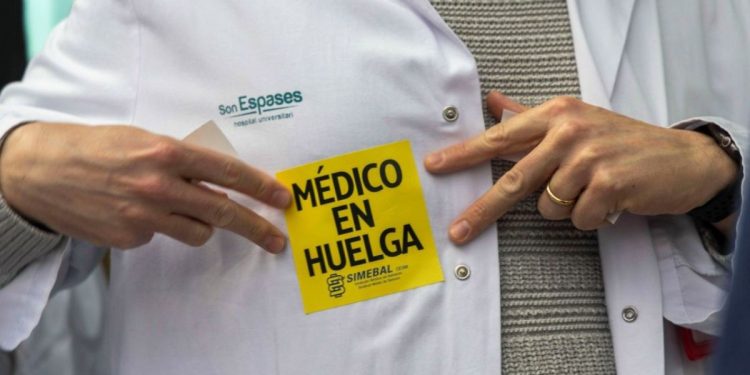 Sindicatos médicos suspenden huelga indefinida por adelanto electoral