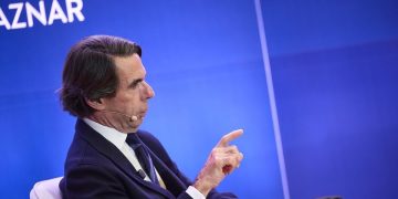 Aznar advierte de que un nuevo Gobierno de Sánchez pone en peligro la Monarquía y la unidad de España