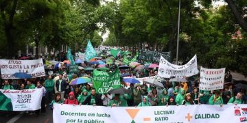Profesores en huelga en Madrid utilizan los servicios mínimos para animar a los alumnos menores a sumarse a las protestas