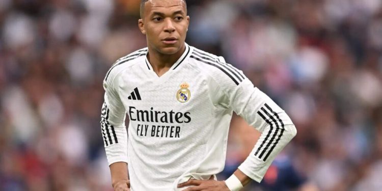 Las 72 horas más intensas de Kylian Mbappé: del doblete en el Clásico a la crisis diplomática con China y el revés en el Balón de Oro