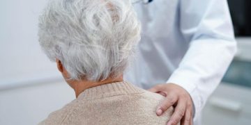 El riesgo de ictus se duplica tras la menopausia, alerta DOMMA