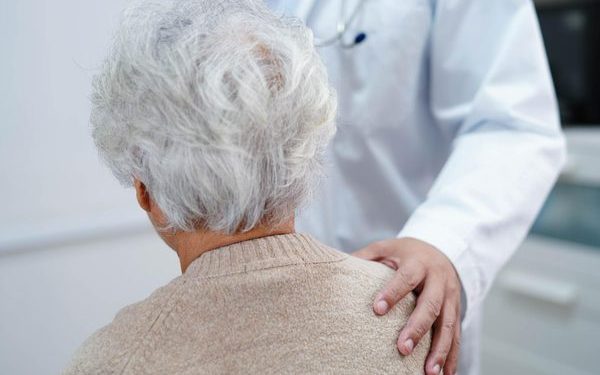 El riesgo de ictus se duplica tras la menopausia, alerta DOMMA