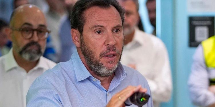 Óscar Puente reconoce un fallo en el sistema de seguridad y una «inexplicable» reanudación de la marcha en el accidente ferroviario de Urda