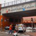 Las familias de las víctimas y pasajeros se agolpan en la estación de Atocha ante la falta de noticias sobre sus allegados
