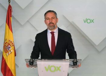 Preocupación en Vox: Abascal teme que Feijóo abandone el centro político por disputarle su electorado