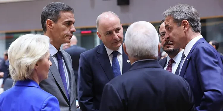 Choque al borde del insulto entre Sánchez y Tusk por la política migratoria en la Cumbre Europea