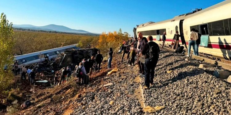 El Gobierno apunta a un «error humano de un operador de Adif» como causa de la tragedia ferroviaria en Toledo
